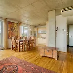 Locelot Premium 2 Floor Near O2 Arena *