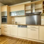 Locelot Premium 2 Floor Near O2 Arena