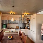 Locelot Premium 2 Floor Near O2 Arena *