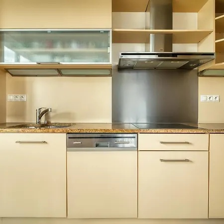 Locelot Premium 2 Floor With Ac Прага
