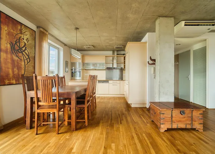 Locelot Premium 2 Floor Near O2 Arena *