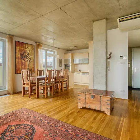 Locelot Premium 2 Floor Near O2 Arena *